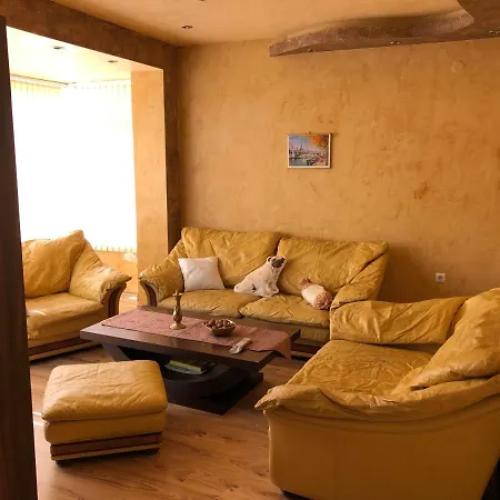 Two Floors Few Minutes From The Beach Apartament