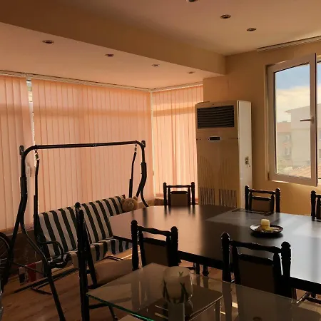 Two Floors Few Minutes From The Beach Apartament